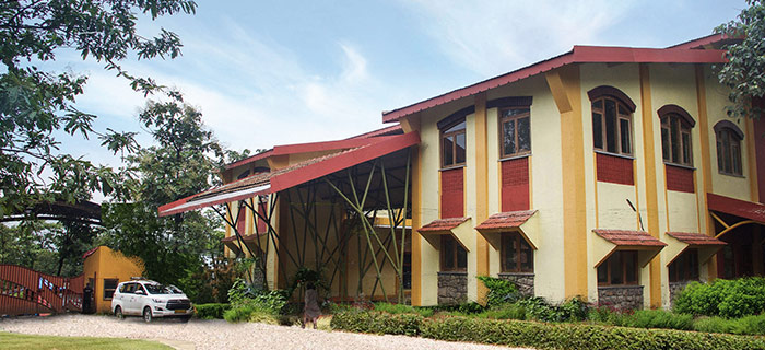 Reception & Administration Wing, Café & Store